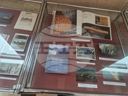 Изложба, посветена на 90-ата годишнина от рождението на Христо Явашев-Кристо, е показана в Националната библиотека. Снимка: Ваня Сухарова/БТА