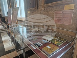 Изложба, посветена на 90-ата годишнина от рождението на Христо Явашев-Кристо, е показана в Националната библиотека. Снимка: Ваня Сухарова/БТА