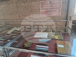 Изложба, посветена на 90-ата годишнина от рождението на Христо Явашев-Кристо, е показана в Националната библиотека. Снимка: Ваня Сухарова/БТА