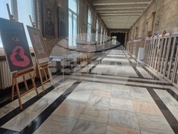 Изложба, посветена на 90-ата годишнина от рождението на Христо Явашев-Кристо, е показана в Националната библиотека. Снимка: Ваня Сухарова/БТА