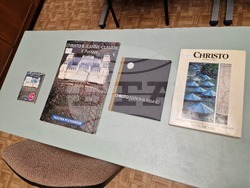 Изложба, посветена на 90-ата годишнина от рождението на Христо Явашев-Кристо, е показана в Националната библиотека. Снимка: Ваня Сухарова/БТА