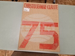 Изложба, посветена на 90-ата годишнина от рождението на Христо Явашев-Кристо, е показана в Националната библиотека. Снимка: Ваня Сухарова/БТА