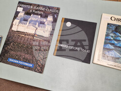 Изложба, посветена на 90-ата годишнина от рождението на Христо Явашев-Кристо, е показана в Националната библиотека. Снимка: Ваня Сухарова/БТА