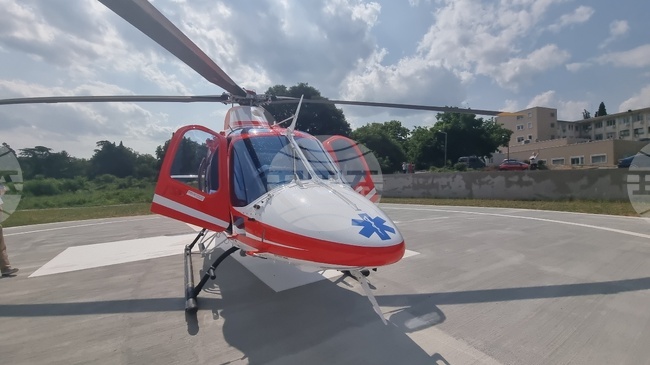 Тежко е състоянието на мъжа, пострадал след падане от височина, и транспортиран с хеликоптер от Разлог до София