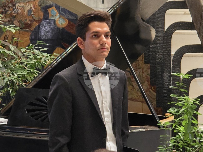 Музикантът Мартин Кръстев представи хоровата си композиция Irish Blessing в Добрич