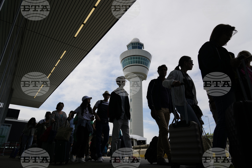 Нидерландци, които живеят край летище "Схипхол", повдигат обвинения в нападение чрез шумовото замърсяване