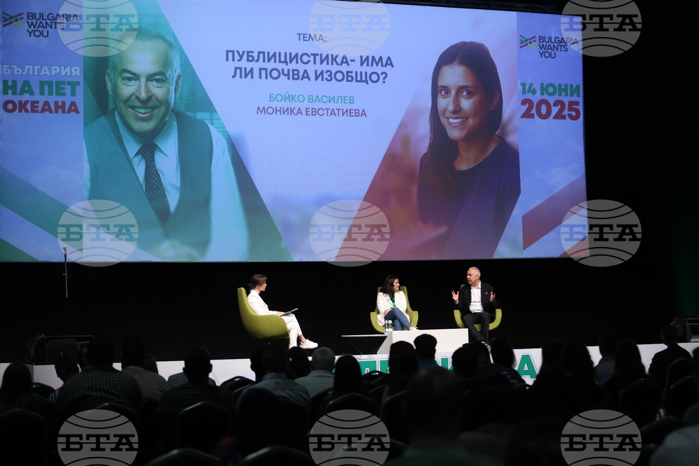 Журналистите Бойко Василев и Моника Евстатиева дискутираха за „Публицистика - има ли почва изобщо?“ във форума „България на пет океана“