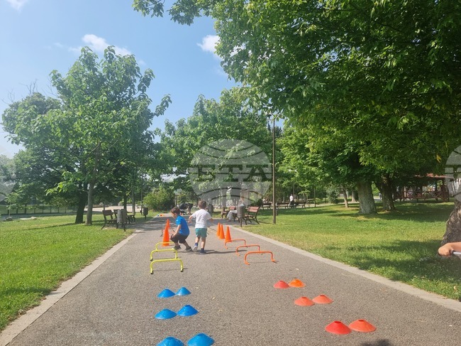 Деца и родители се състезаваха в междусемейна надпревара в старозагорския парк "Артилерийски", част от кампанията „Семейни стъпки към здравето“