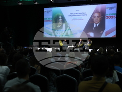 Форум „Кариера и живот - Защо в България?“ - сцена „Успехи и уроци“ - Между музиката и предприемачеството