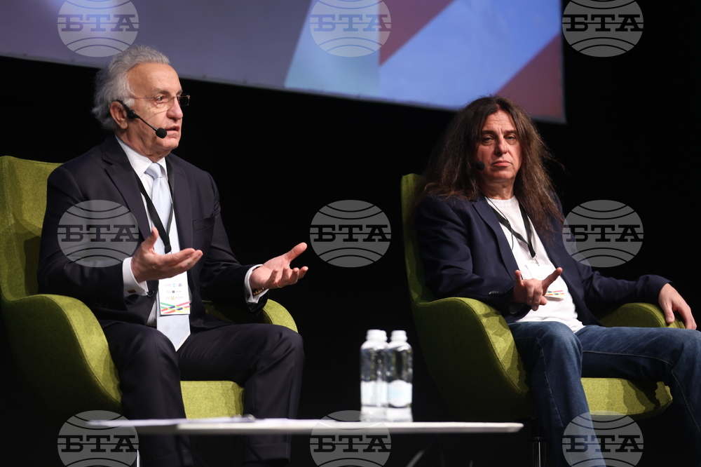 Как успяваме в България и как успяваме зад Океана, обсъдиха в дискусия музикантите и предприемачи Денис Ризов и Димитър Станчев 