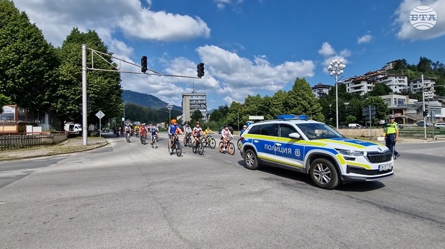 С колоездачна обиколка започнаха тържествата по случай 65-годишнината на обединения град Смолян