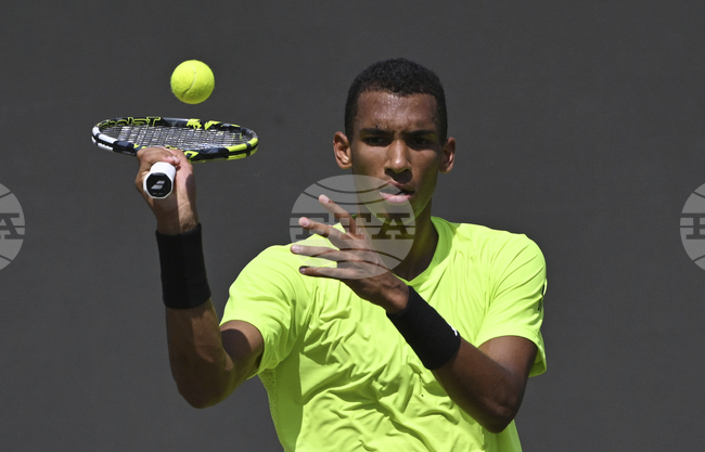 Феликс Оже-Алиасим се класира за четвъртфиналите на турнира по тенис в Майорка