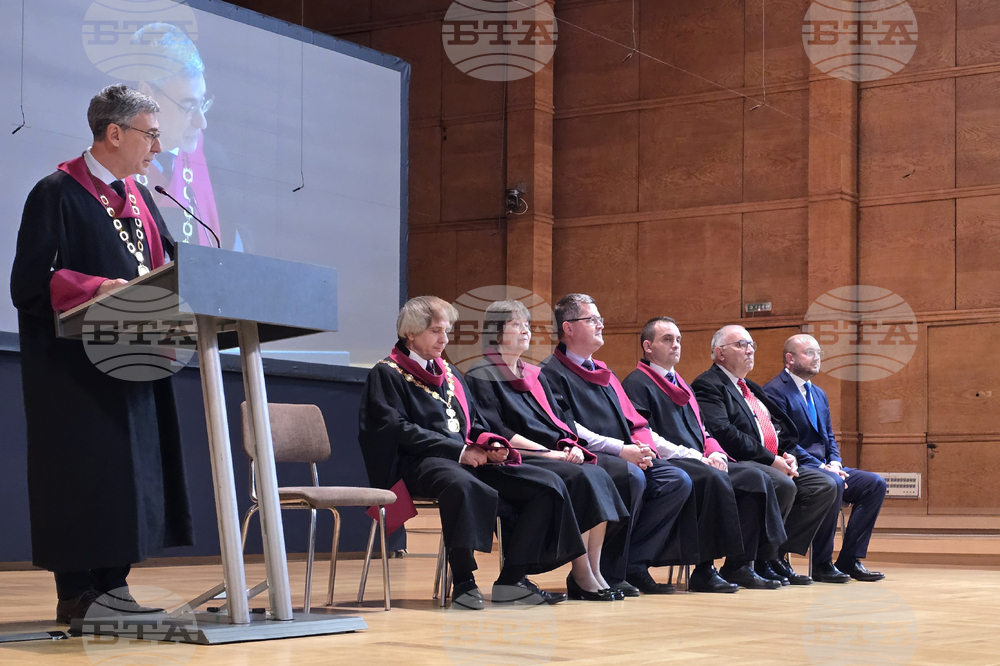 Зала България - студенти - дипломиране