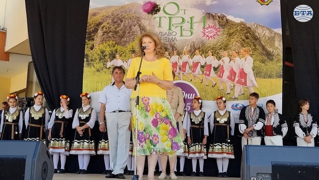 Вицепрезидентът Илияна Йотова откри дванадесетото издание на Националния фестивал "От Трън по-убаво нема"