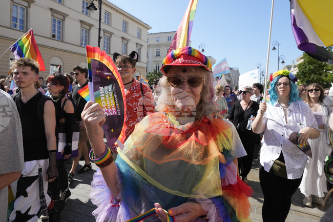Върховният административен съд на Полша реши да узакони еднополовите бракове, сключени в ЕС