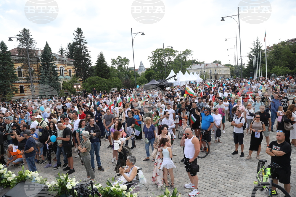 Citizens in Sofia Stage Demonstration in Support of Family
