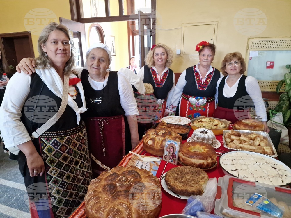 Празник на хляба във великотърновското село Ресен обедини кулинари и фолклорни изпълнители от седем области на страната