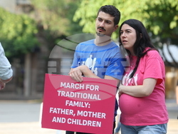 Поход за семейството