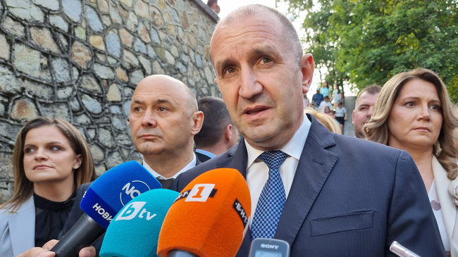 All Possible Routes, Approaches for Evacuation of Bulgarians from Middle East Being Analyzed, Says President