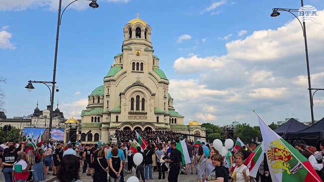 Граждани се събраха на демонстрация в подкрепа на семейството в София