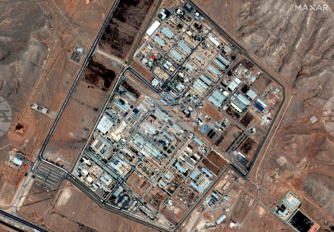 Арабски държави изразяват сериозна тревога след ударите на САЩ в Иран и призовават за преговори