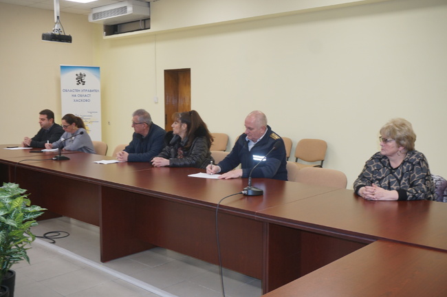 Областна администрация Хасково: Областният управител на област Хасково инж. Минко Ангелов проведе работна среща, свързана със създаването на организационно-техническа подготовка за предстоящите парламентарни избори