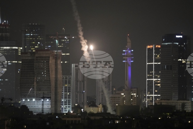 Групата от български творци, които са блокирани в Тел Авив, са добре след втората нощ на ракетен обстрел между Иран и Израел