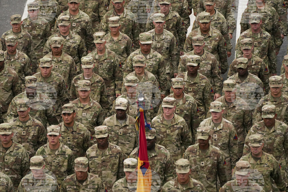 Военен парад бе организиран във Вашингтон на фона на антиправителствени демонстрации в други градове
