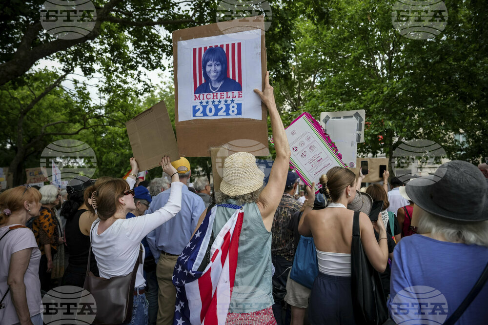 CORRECTION France US Protests