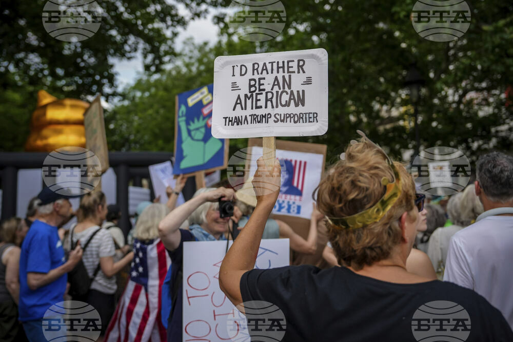 CORRECTION France US Protests