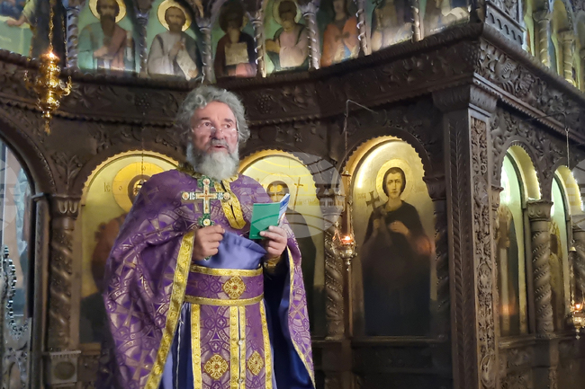  Търговище - храм „Св. Йоан Рилски“ - служба