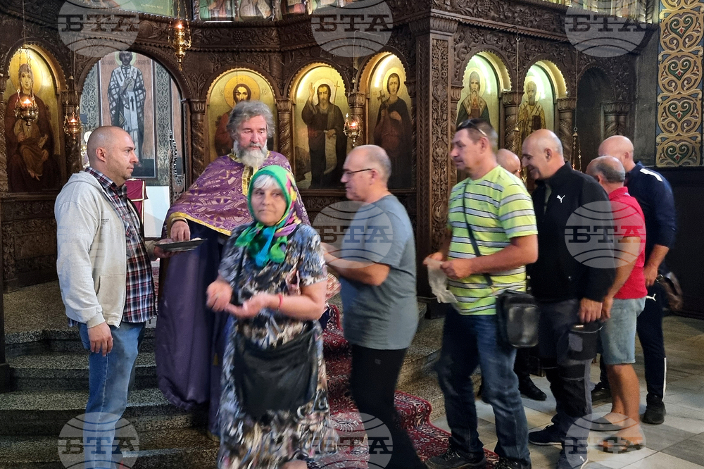 Търговище - храм „Св. Йоан Рилски“ - служба