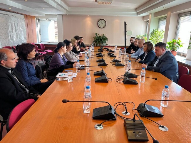 БСП: Организации за защита на децата и семейството подкрепиха БСП за референдум относно джендър идеологията в училищата