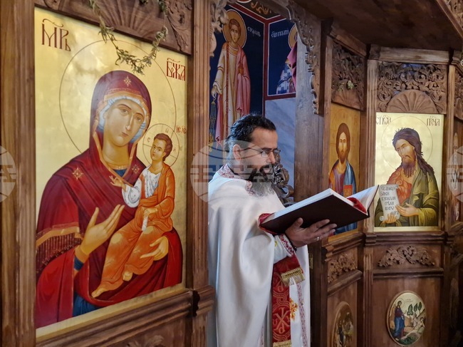 Вярата трябва да е съпътствана с дела, каза отец Давид в неделната си проповед в храм „Свети Мина“ във Велико Търново