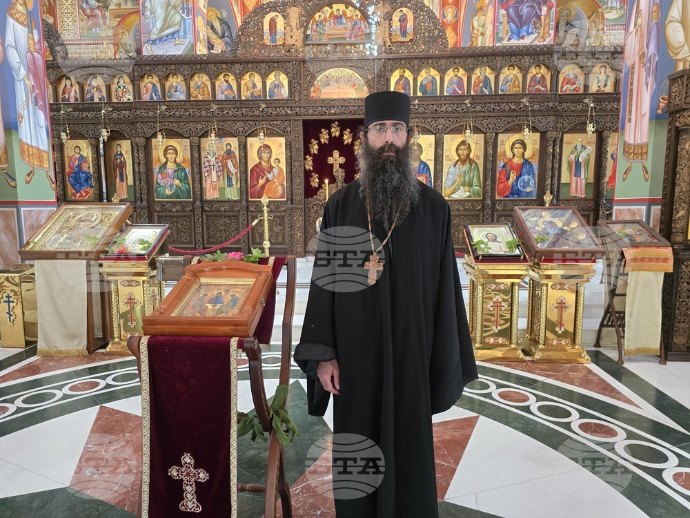 Светиите са ни пример какъв трябва да бъде истинският християнин, каза за БТА свещеноиконом Михаил Ковачев