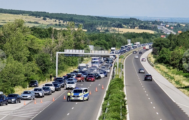Three in Four Commuters in Bulgaria Prefer Their Own Car to Other Modes of Transport, Survey Shows