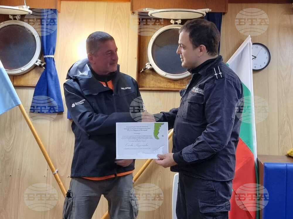 Ден 53 - Антарктида - „Св. св. Кирил и Методий“ - остров Кинг Джордж - грамата