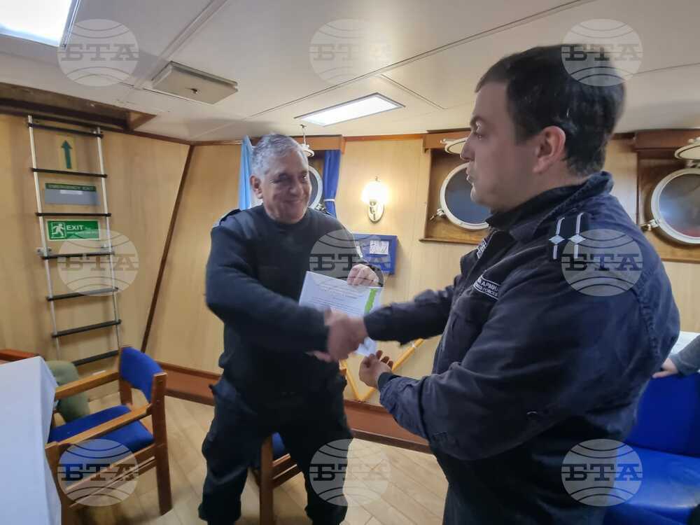 Ден 53 - Антарктида - „Св. св. Кирил и Методий“ - остров Кинг Джордж - грамота