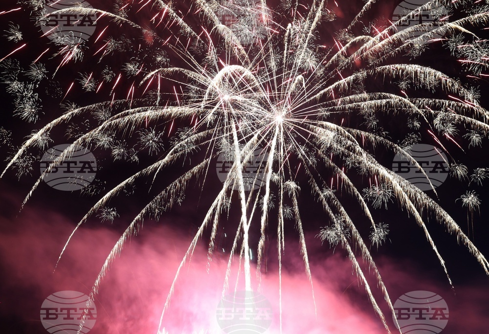 Експлозия, причинена от пиротехника, предизвика пожар в училищен двор в Загреб; няма пострадали