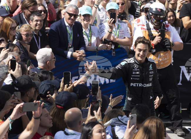 Волф за новия договор на Ръсел: „Той си е заслужил мястото“