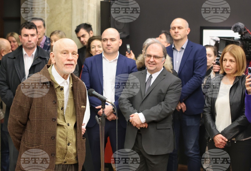 „Малкович, Малкович, Малкович: Почит към майсторите на фотографията" - изложба