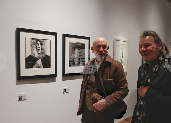 „Малкович, Малкович, Малкович: Почит към майсторите на фотографията" - изложба