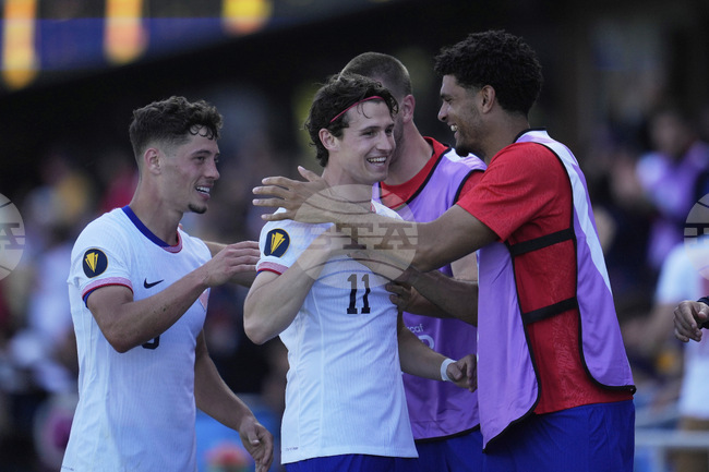 САЩ стартира с убедителна победа на турнира "Голд къп"