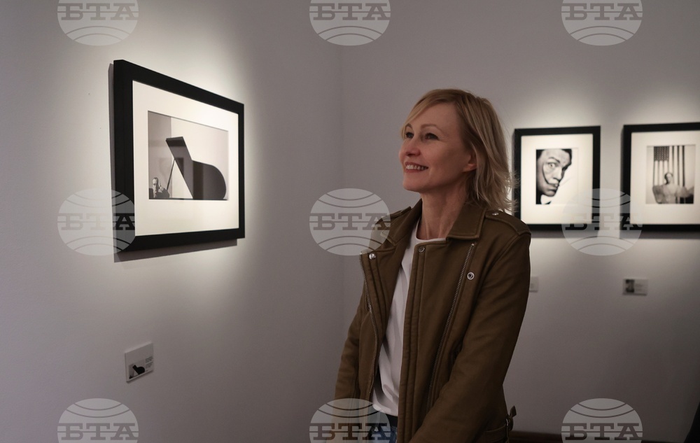 „Малкович, Малкович, Малкович: Почит към майсторите на фотографията" - изложба
