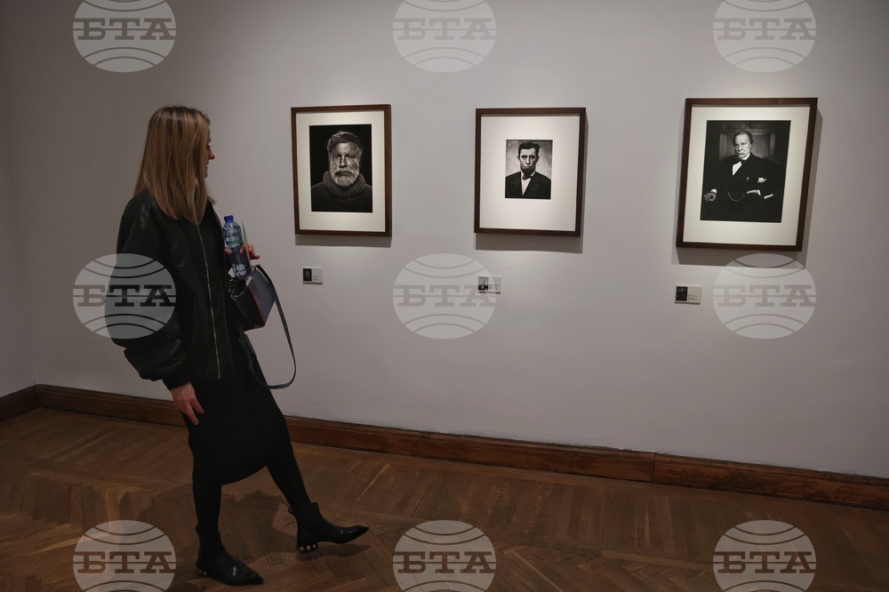 „Малкович, Малкович, Малкович: Почит към майсторите на фотографията" - изложба