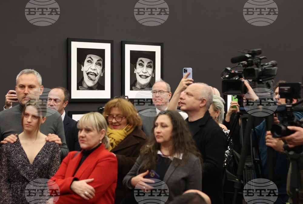 „Малкович, Малкович, Малкович: Почит към майсторите на фотографията" - изложба