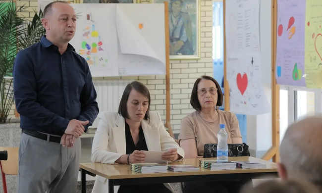 Проект „Марин Младенов – вън от/вътре в България“ бе представен в царибродската гимназия 