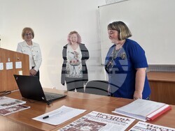 За първи път в УНСС се състоя единен приемен изпит по математика във формата на матурите за общообразователна подготовка. Снимка: УНСС