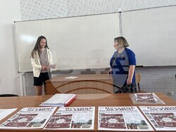 За първи път в УНСС се състоя единен приемен изпит по математика във формата на матурите за общообразователна подготовка. Снимка: УНСС