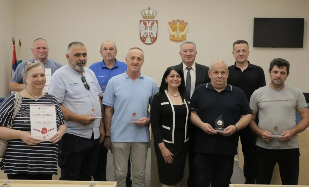 Многократните кръводарители в Цариброд получиха отличия